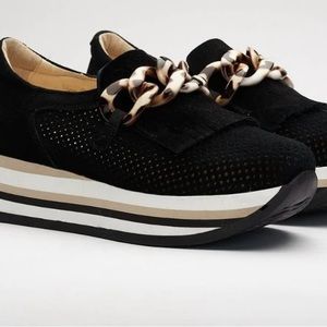 BRAND NEW SOFTWAVES CADIE Black Slip on Platform tennis shoes! Size 40